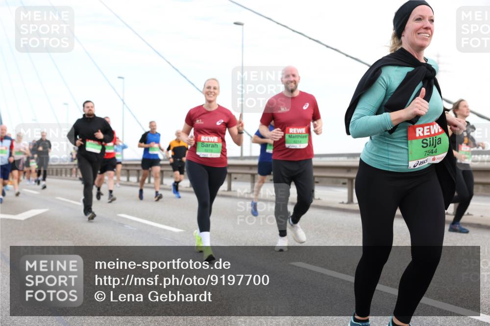 03.10.2025 - Köhlbrandbrückenlauf Lena Gebhardt http://msf.ph/oto/9197700 03.10.2025 15:32:08 Position 1 8215, 7544 meine-sportfotos.de