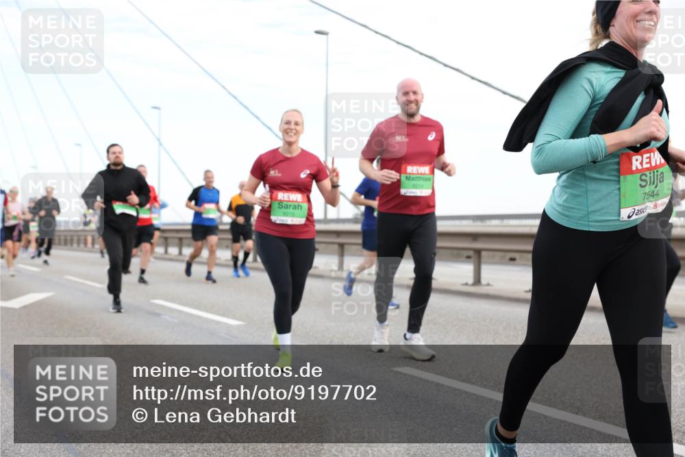 03.10.2025 - Köhlbrandbrückenlauf Lena Gebhardt http://msf.ph/oto/9197702 03.10.2025 15:32:08 Position 1 8215, 7544 meine-sportfotos.de