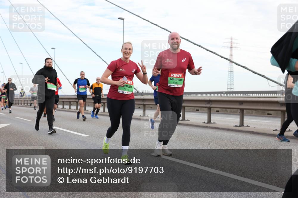 03.10.2025 - Köhlbrandbrückenlauf Lena Gebhardt http://msf.ph/oto/9197703 03.10.2025 15:32:09 Position 1 8215, 8214 meine-sportfotos.de