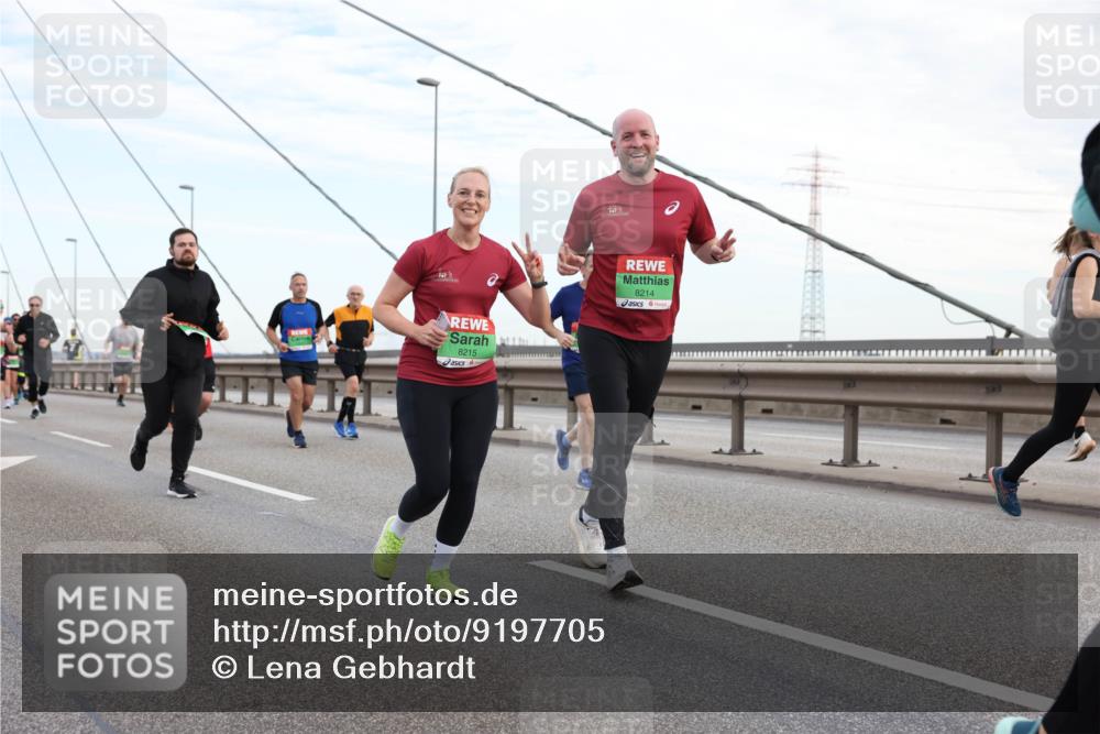 03.10.2025 - Köhlbrandbrückenlauf Lena Gebhardt http://msf.ph/oto/9197705 03.10.2025 15:32:09 Position 1 8215, 8214 meine-sportfotos.de