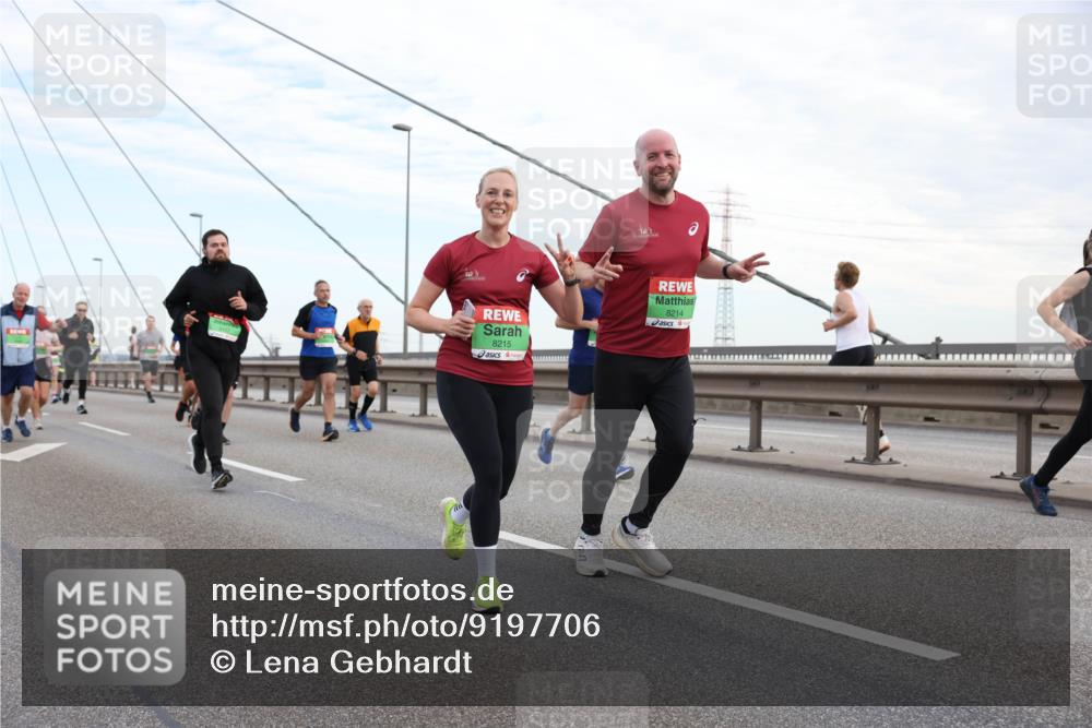 03.10.2025 - Köhlbrandbrückenlauf Lena Gebhardt http://msf.ph/oto/9197706 03.10.2025 15:32:09 Position 1 8215, 8214 meine-sportfotos.de