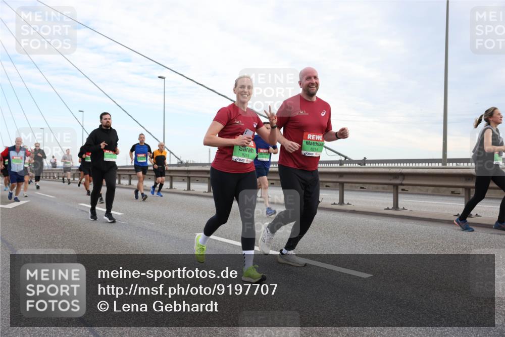 03.10.2025 - Köhlbrandbrückenlauf Lena Gebhardt http://msf.ph/oto/9197707 03.10.2025 15:32:09 Position 1 8214, 8215 meine-sportfotos.de