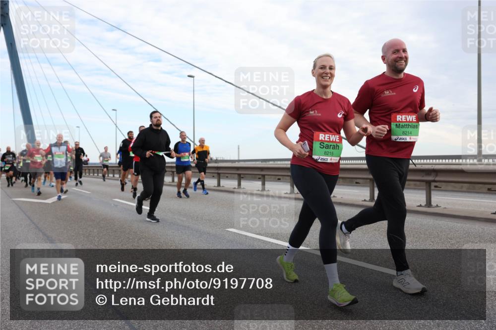 03.10.2025 - Köhlbrandbrückenlauf Lena Gebhardt http://msf.ph/oto/9197708 03.10.2025 15:32:10 Position 1 8215, 8214 meine-sportfotos.de