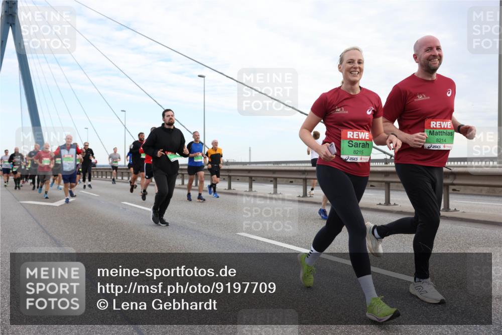 03.10.2025 - Köhlbrandbrückenlauf Lena Gebhardt http://msf.ph/oto/9197709 03.10.2025 15:32:10 Position 1 8215, 8214 meine-sportfotos.de