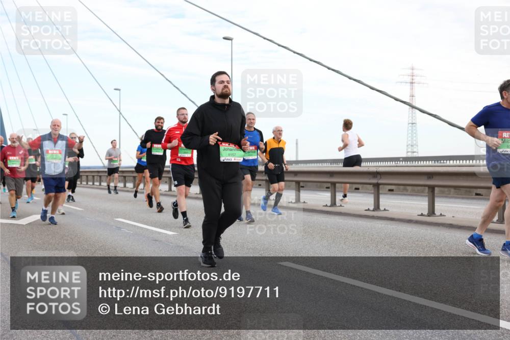 03.10.2025 - Köhlbrandbrückenlauf Lena Gebhardt http://msf.ph/oto/9197711 03.10.2025 15:32:10 Position 1 28, 8157 meine-sportfotos.de