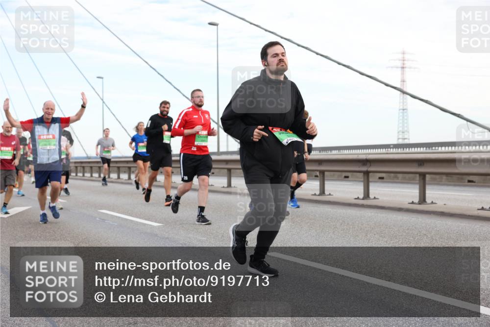 03.10.2025 - Köhlbrandbrückenlauf Lena Gebhardt http://msf.ph/oto/9197713 03.10.2025 15:32:10 Position 1 28, 28 meine-sportfotos.de