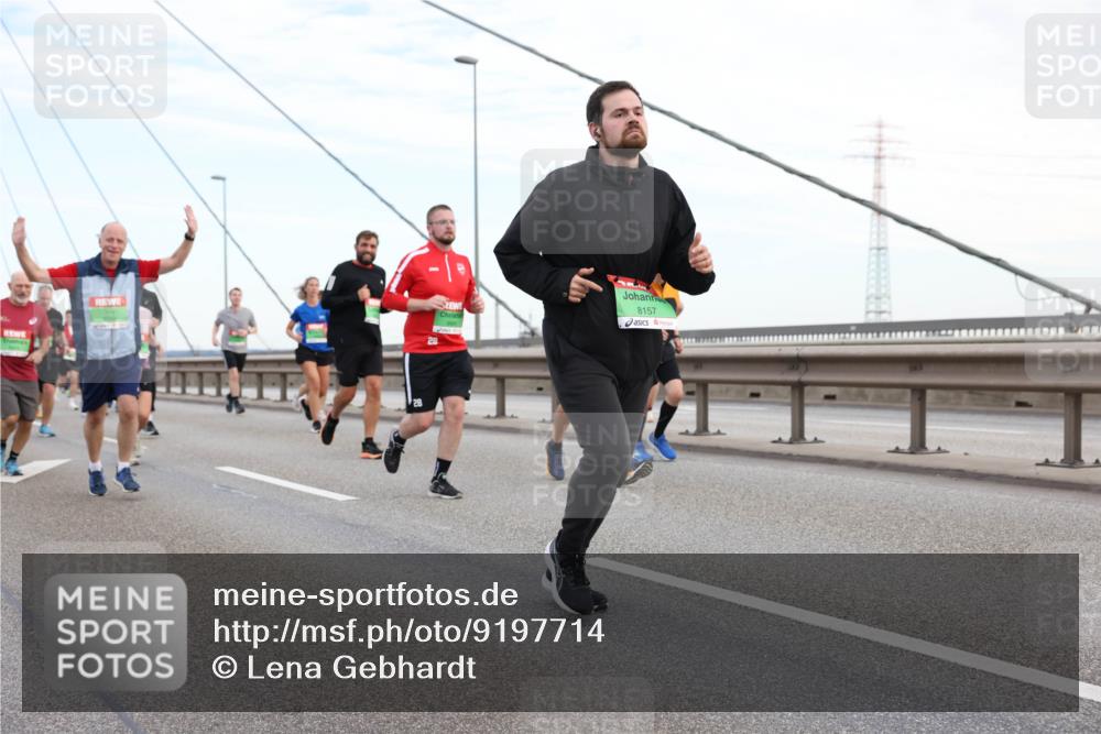 03.10.2025 - Köhlbrandbrückenlauf Lena Gebhardt http://msf.ph/oto/9197714 03.10.2025 15:32:10 Position 1 28, 28, 8157 meine-sportfotos.de