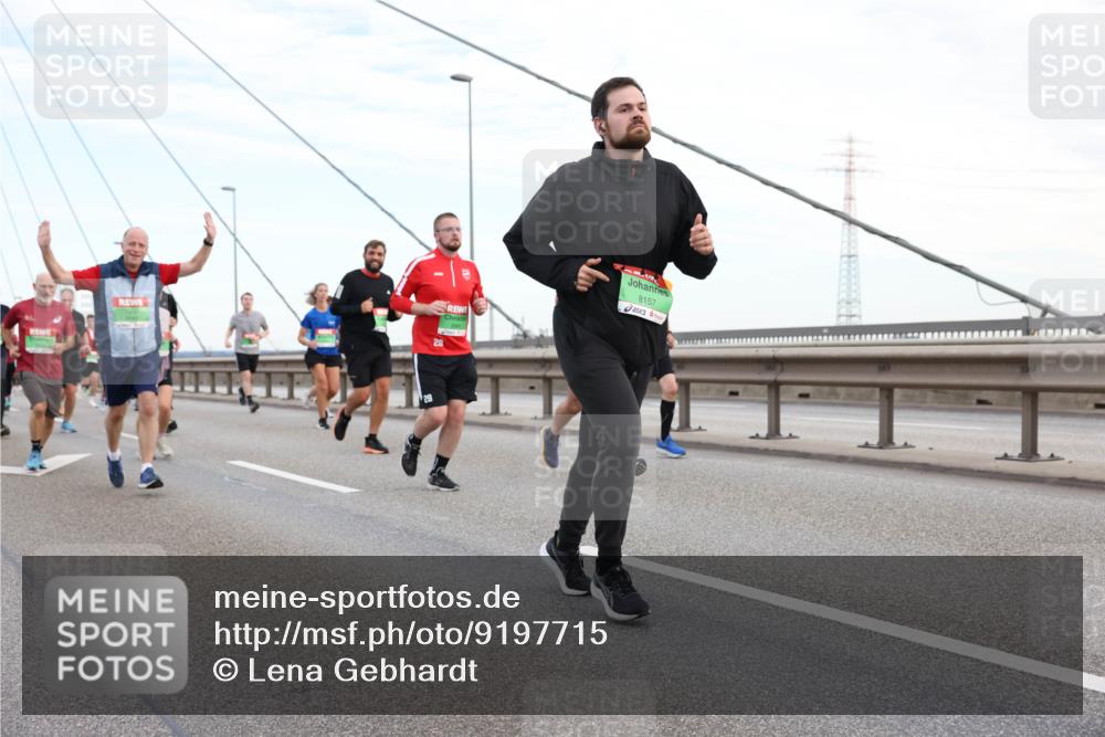 03.10.2025 - Köhlbrandbrückenlauf Lena Gebhardt http://msf.ph/oto/9197715 03.10.2025 15:32:10 Position 1 28, 28, 8157 meine-sportfotos.de