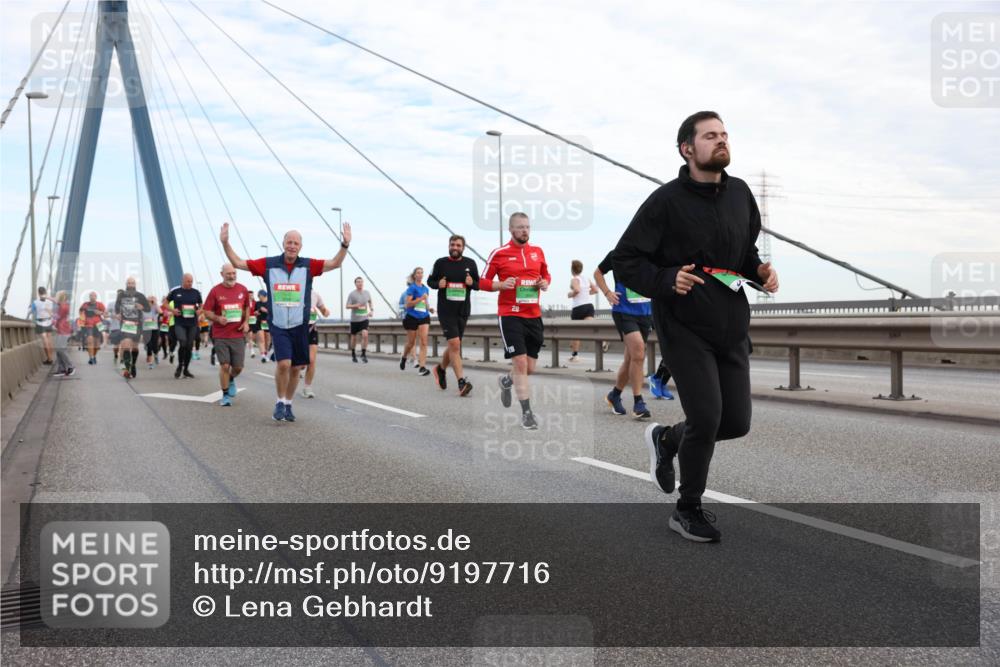 03.10.2025 - Köhlbrandbrückenlauf Lena Gebhardt http://msf.ph/oto/9197716 03.10.2025 15:32:11 Position 1  meine-sportfotos.de