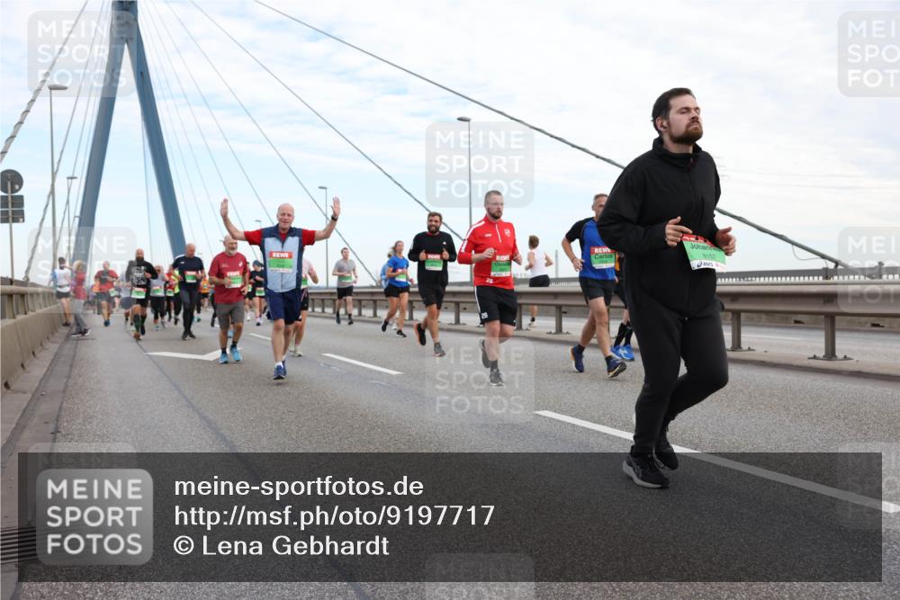 03.10.2025 - Köhlbrandbrückenlauf Lena Gebhardt http://msf.ph/oto/9197717 03.10.2025 15:32:11 Position 1 8157 meine-sportfotos.de