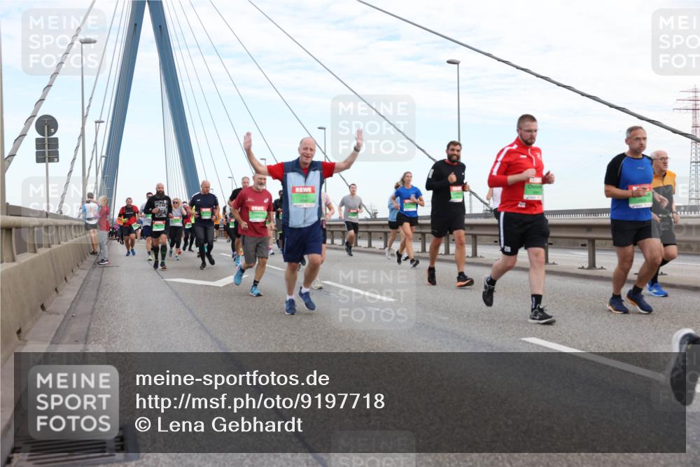 03.10.2025 - Köhlbrandbrückenlauf Lena Gebhardt http://msf.ph/oto/9197718 03.10.2025 15:32:11 Position 1 28 meine-sportfotos.de