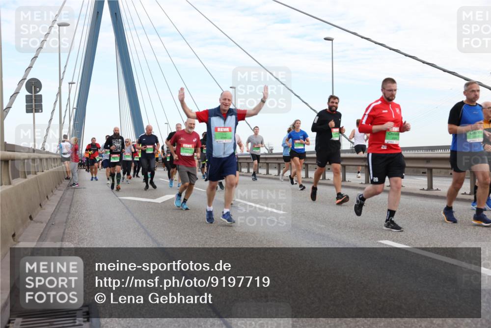 03.10.2025 - Köhlbrandbrückenlauf Lena Gebhardt http://msf.ph/oto/9197719 03.10.2025 15:32:11 Position 1 28 meine-sportfotos.de