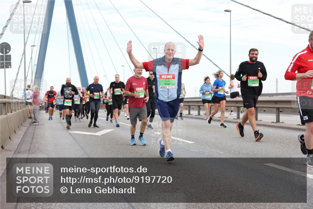 03.10.2025 - Köhlbrandbrückenlauf Lena Gebhardt http://msf.ph/oto/9197720 03.10.2025 15:32:11 Position 1 9749, 9612, 28 meine-sportfotos.de