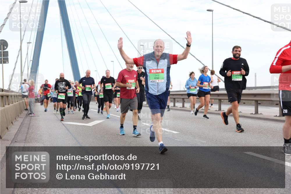 03.10.2025 - Köhlbrandbrückenlauf Lena Gebhardt http://msf.ph/oto/9197721 03.10.2025 15:32:12 Position 1 9749, 9612, 28 meine-sportfotos.de