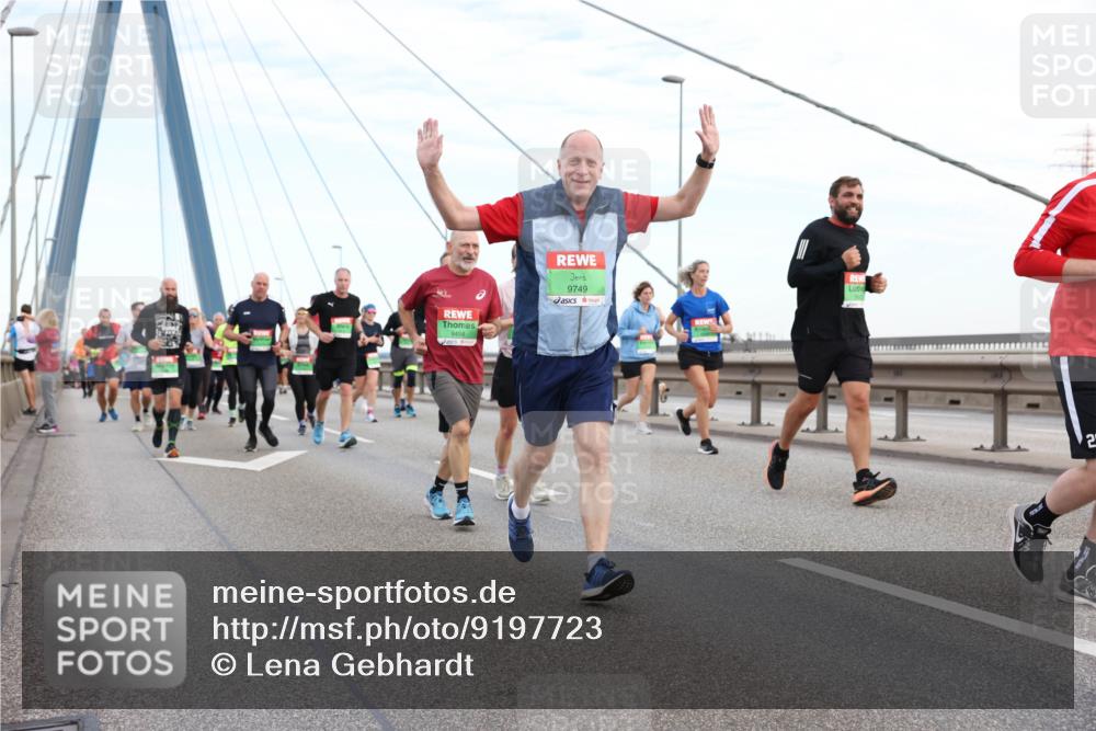 03.10.2025 - Köhlbrandbrückenlauf Lena Gebhardt http://msf.ph/oto/9197723 03.10.2025 15:32:12 Position 1 9454, 9749, 2 meine-sportfotos.de