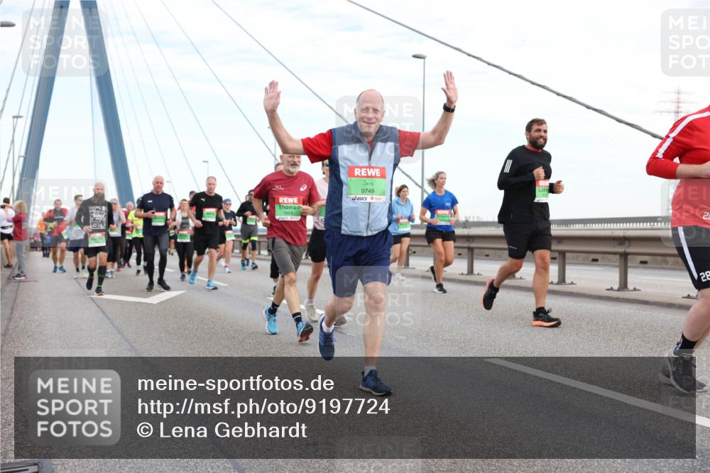 03.10.2025 - Köhlbrandbrückenlauf Lena Gebhardt http://msf.ph/oto/9197724 03.10.2025 15:32:12 Position 1 9454, 9749, 2, 28 meine-sportfotos.de