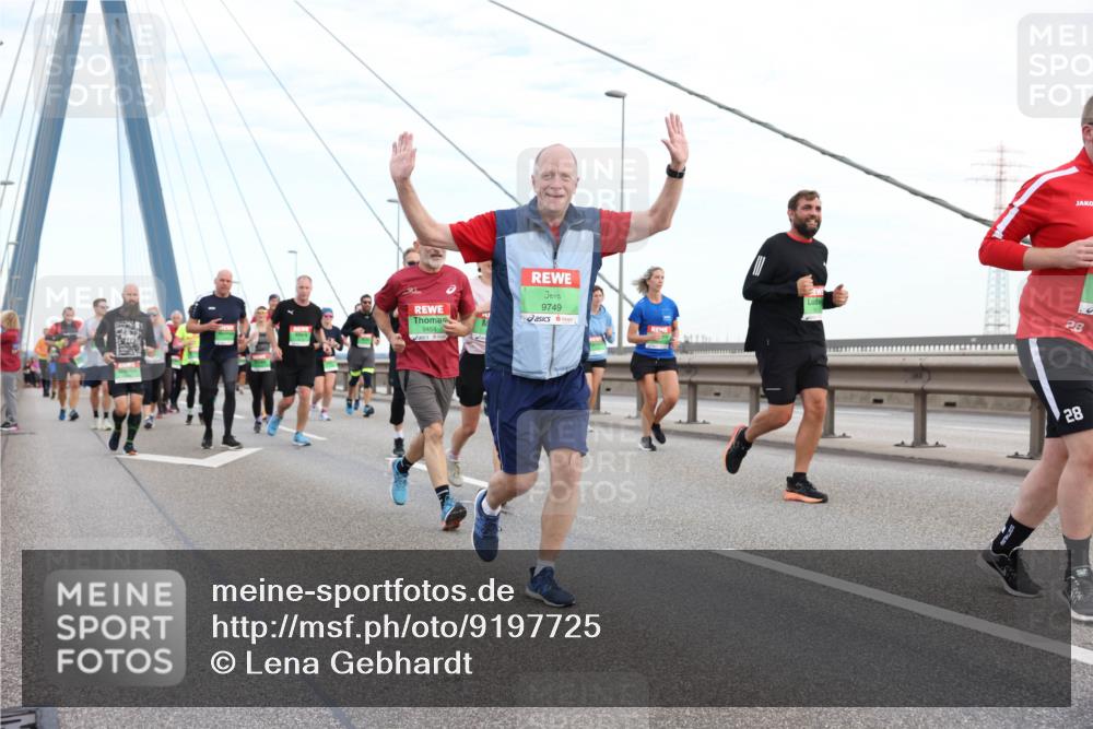03.10.2025 - Köhlbrandbrückenlauf Lena Gebhardt http://msf.ph/oto/9197725 03.10.2025 15:32:12 Position 1 9749, 9454, 28, 28 meine-sportfotos.de