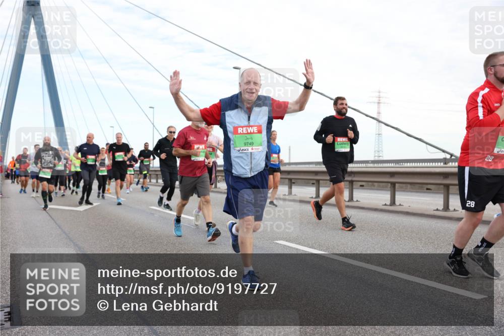 03.10.2025 - Köhlbrandbrückenlauf Lena Gebhardt http://msf.ph/oto/9197727 03.10.2025 15:32:12 Position 1 9749, 28, 28 meine-sportfotos.de