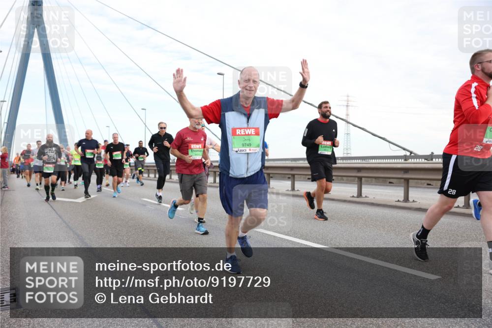 03.10.2025 - Köhlbrandbrückenlauf Lena Gebhardt http://msf.ph/oto/9197729 03.10.2025 15:32:12 Position 1 9749, 9454, 9612, 28, 28 meine-sportfotos.de