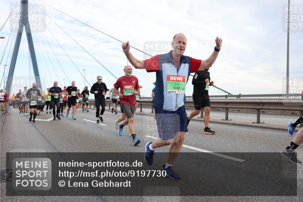 03.10.2025 - Köhlbrandbrückenlauf Lena Gebhardt http://msf.ph/oto/9197730 03.10.2025 15:32:13 Position 1 9749, 9454 meine-sportfotos.de