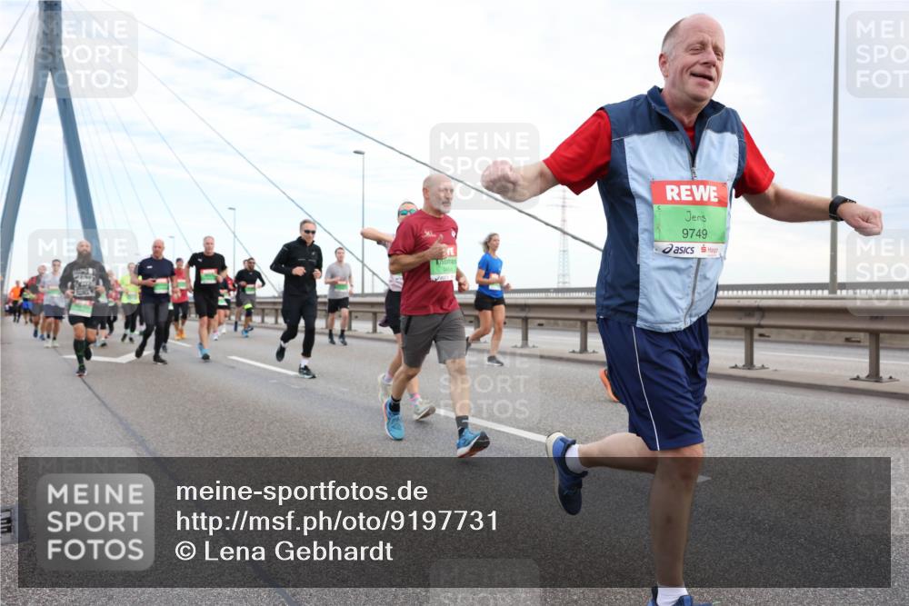 03.10.2025 - Köhlbrandbrückenlauf Lena Gebhardt http://msf.ph/oto/9197731 03.10.2025 15:32:13 Position 1 9454, 9749 meine-sportfotos.de