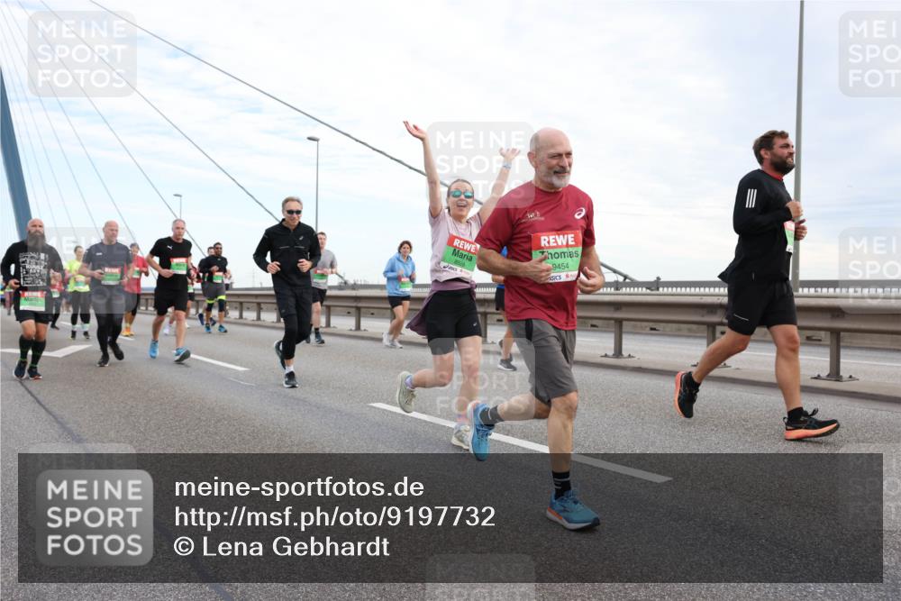 03.10.2025 - Köhlbrandbrückenlauf Lena Gebhardt http://msf.ph/oto/9197732 03.10.2025 15:32:13 Position 1 9454 meine-sportfotos.de