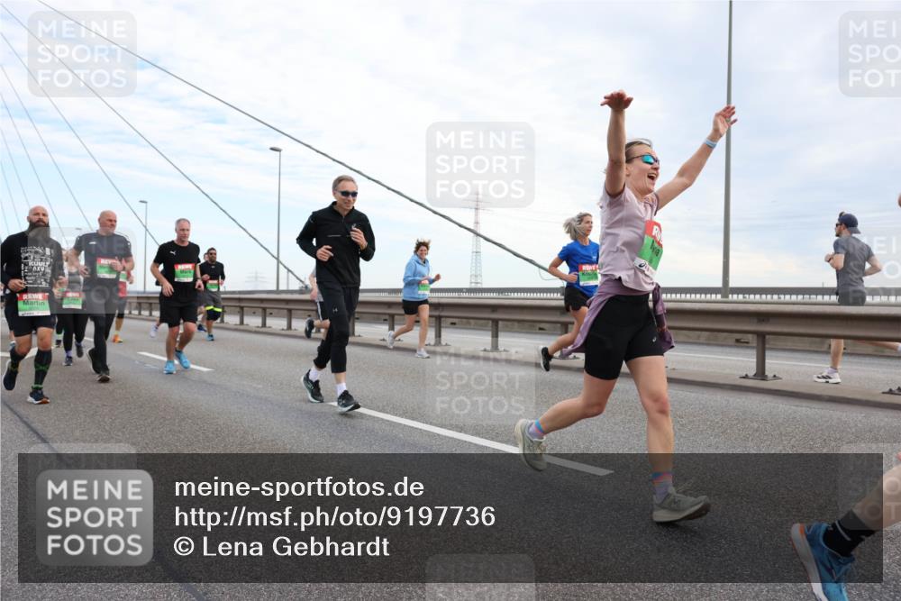 03.10.2025 - Köhlbrandbrückenlauf Lena Gebhardt http://msf.ph/oto/9197736 03.10.2025 15:32:14 Position 1  meine-sportfotos.de