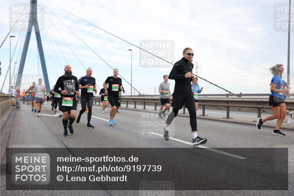03.10.2025 - Köhlbrandbrückenlauf Lena Gebhardt http://msf.ph/oto/9197739 03.10.2025 15:32:14 Position 1  meine-sportfotos.de