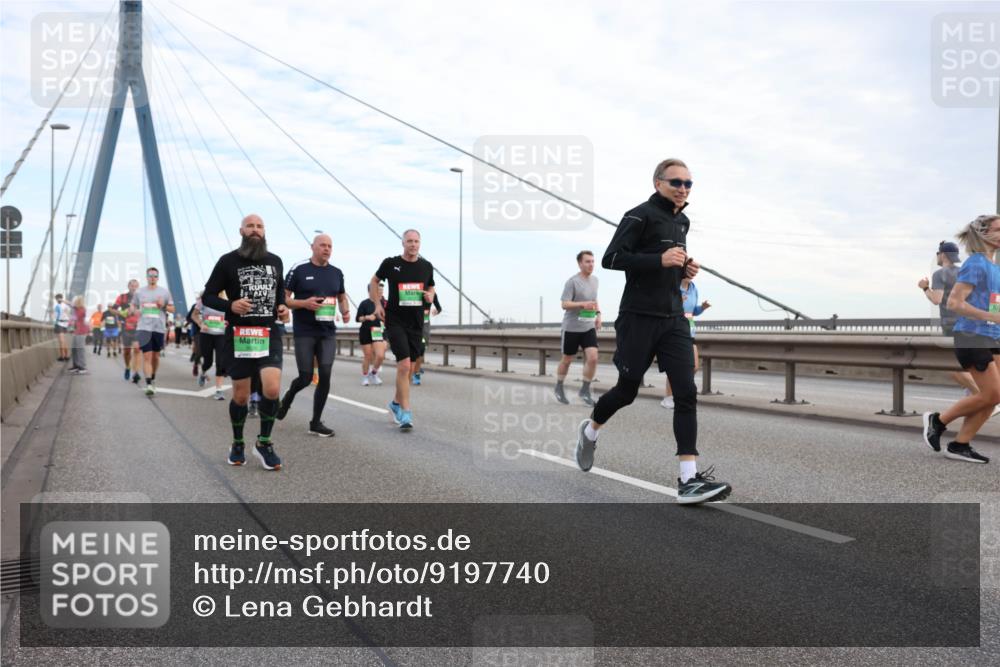 03.10.2025 - Köhlbrandbrückenlauf Lena Gebhardt http://msf.ph/oto/9197740 03.10.2025 15:32:15 Position 1  meine-sportfotos.de