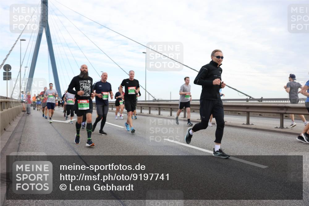 03.10.2025 - Köhlbrandbrückenlauf Lena Gebhardt http://msf.ph/oto/9197741 03.10.2025 15:32:15 Position 1  meine-sportfotos.de