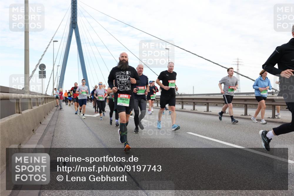 03.10.2025 - Köhlbrandbrückenlauf Lena Gebhardt http://msf.ph/oto/9197743 03.10.2025 15:32:15 Position 1 9056 meine-sportfotos.de