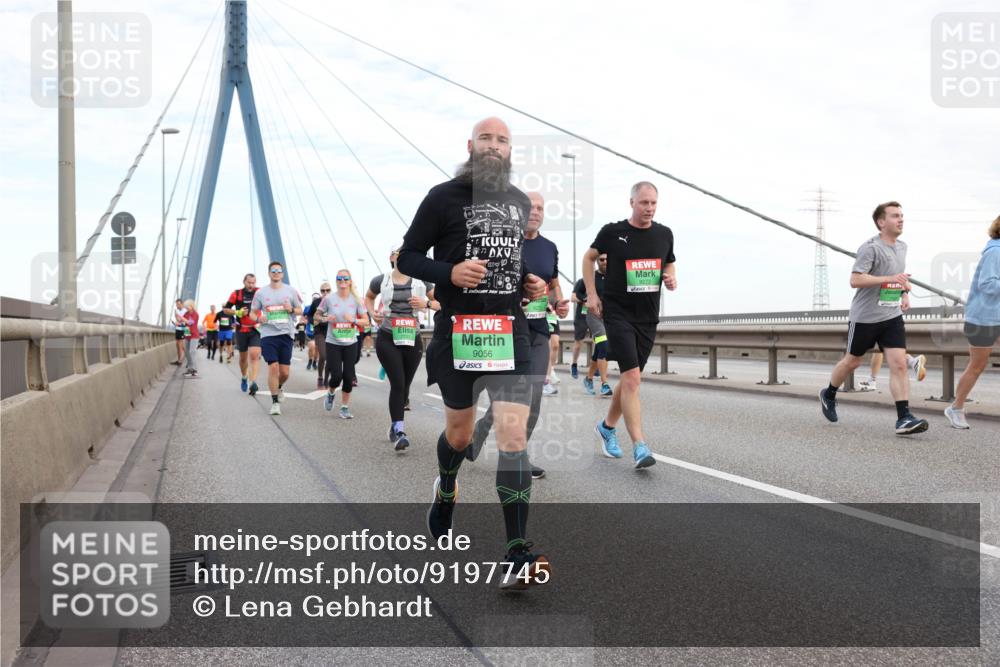 03.10.2025 - Köhlbrandbrückenlauf Lena Gebhardt http://msf.ph/oto/9197745 03.10.2025 15:32:15 Position 1 9056, 9272 meine-sportfotos.de
