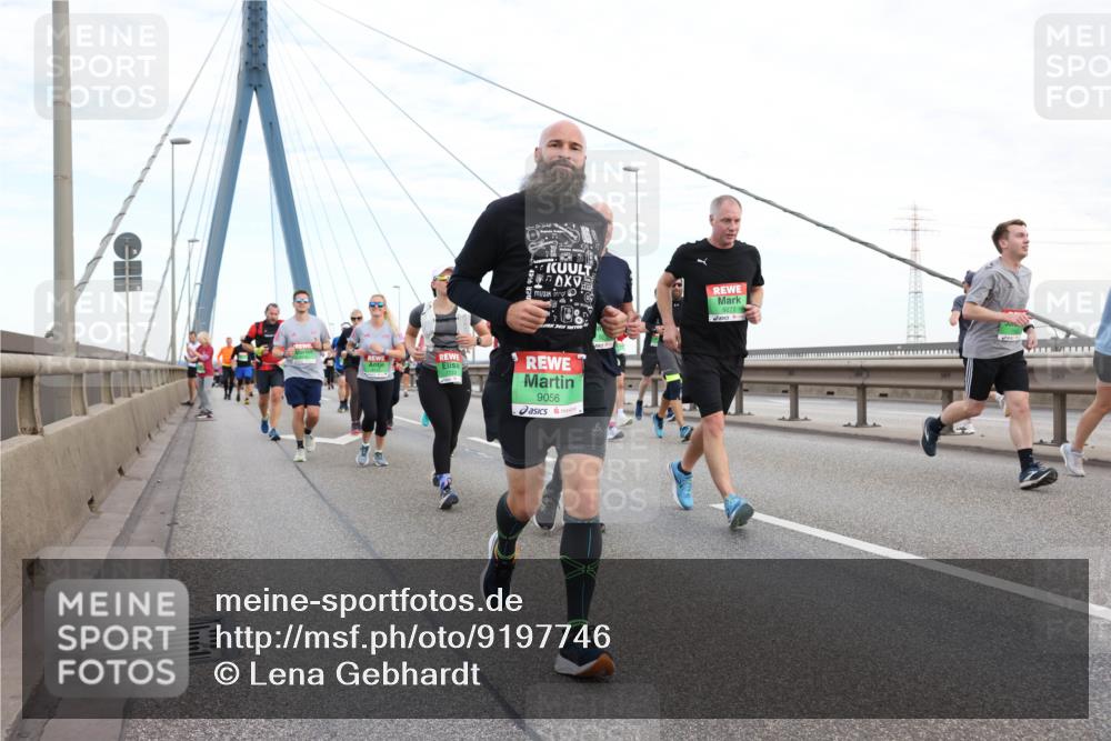 03.10.2025 - Köhlbrandbrückenlauf Lena Gebhardt http://msf.ph/oto/9197746 03.10.2025 15:32:15 Position 1 9056, 9272 meine-sportfotos.de