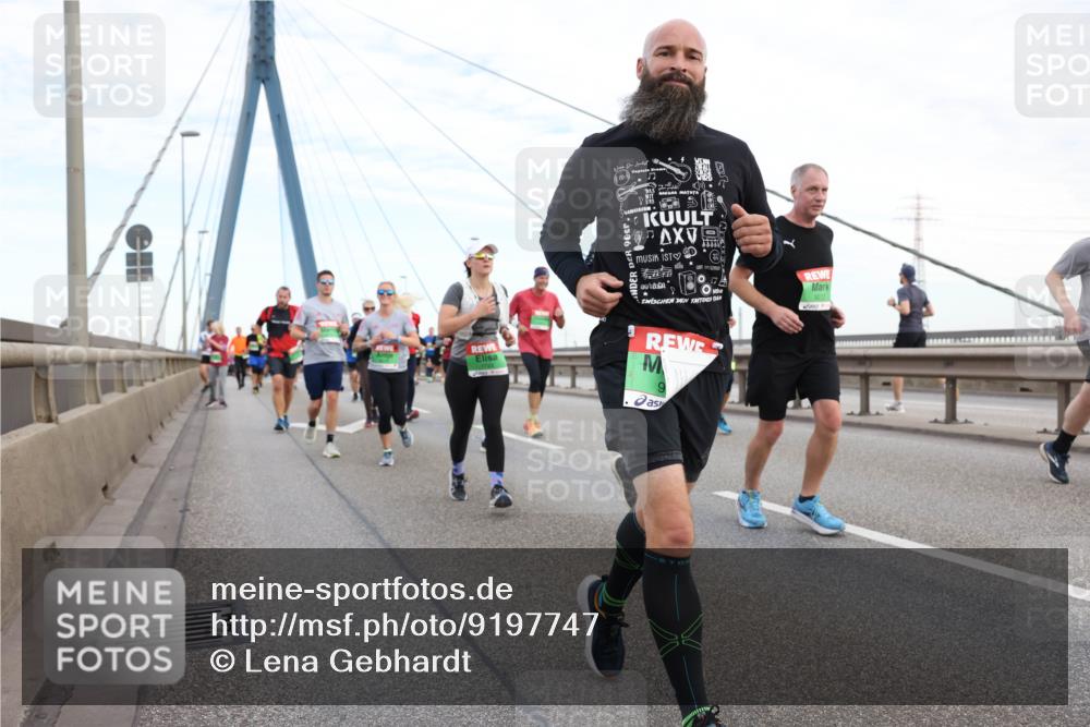 03.10.2025 - Köhlbrandbrückenlauf Lena Gebhardt http://msf.ph/oto/9197747 03.10.2025 15:32:16 Position 1  meine-sportfotos.de
