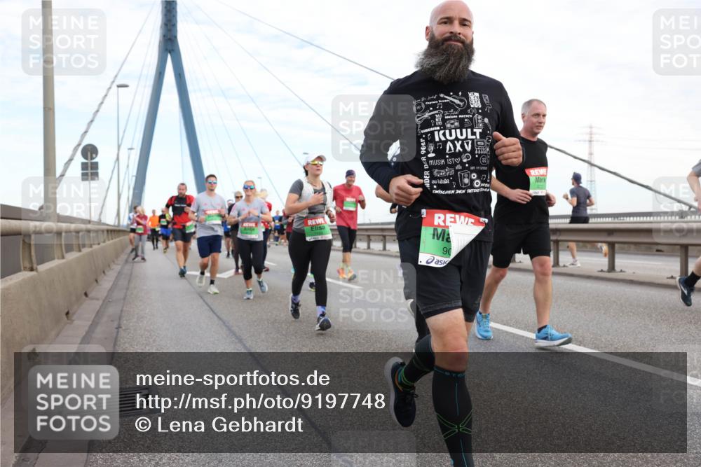 03.10.2025 - Köhlbrandbrückenlauf Lena Gebhardt http://msf.ph/oto/9197748 03.10.2025 15:32:16 Position 1 90, 90 meine-sportfotos.de