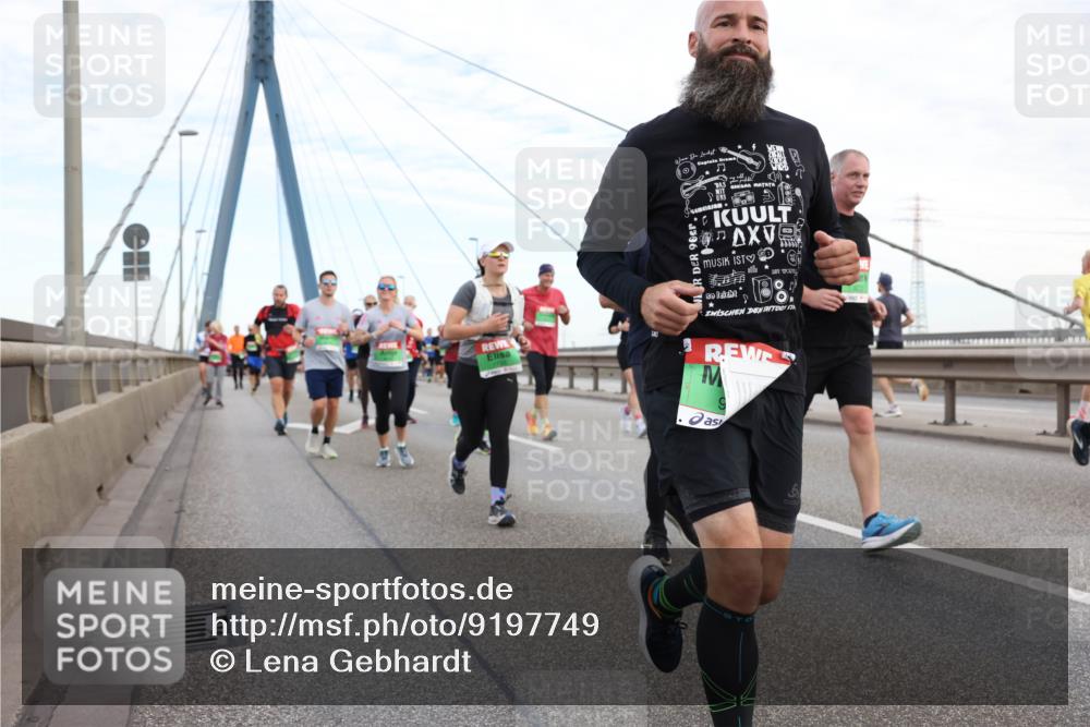 03.10.2025 - Köhlbrandbrückenlauf Lena Gebhardt http://msf.ph/oto/9197749 03.10.2025 15:32:16 Position 1 96 meine-sportfotos.de