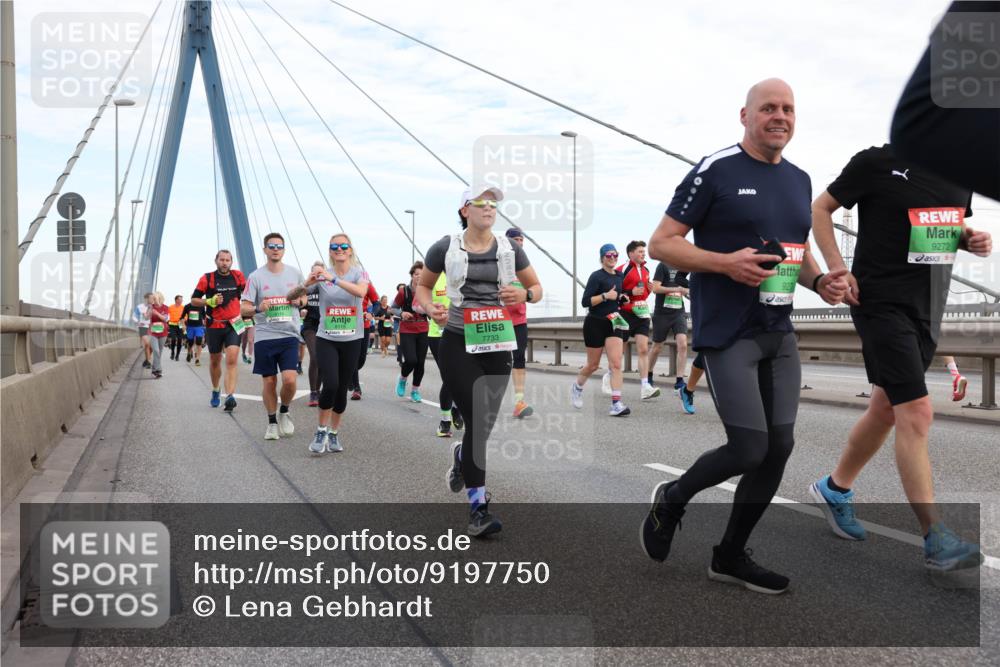 03.10.2025 - Köhlbrandbrückenlauf Lena Gebhardt http://msf.ph/oto/9197750 03.10.2025 15:32:16 Position 1 7733, 927, 9272 meine-sportfotos.de