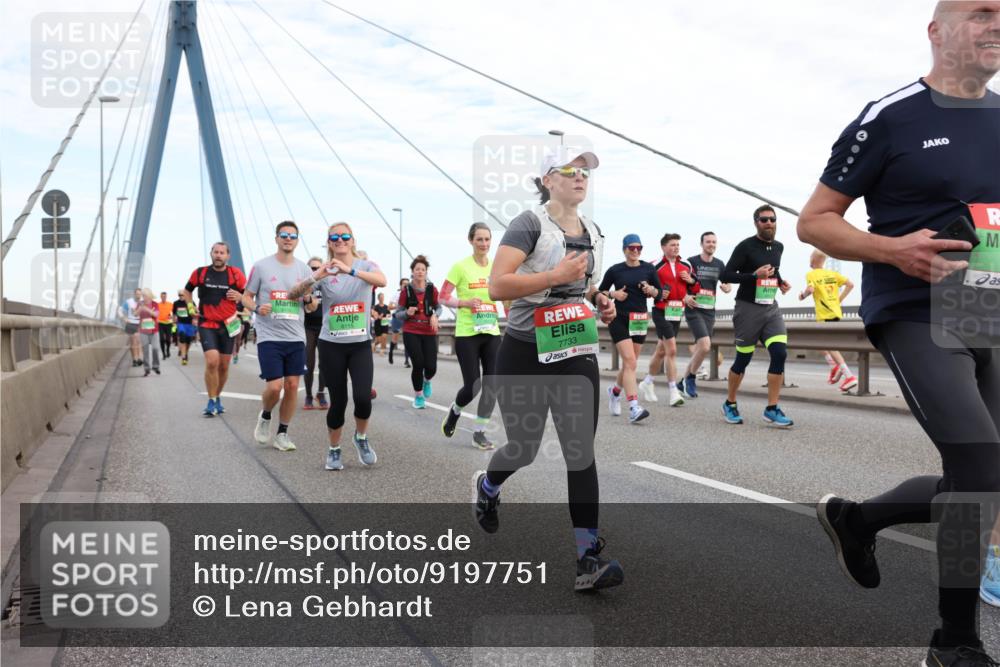 03.10.2025 - Köhlbrandbrückenlauf Lena Gebhardt http://msf.ph/oto/9197751 03.10.2025 15:32:16 Position 1 8115, 7733 meine-sportfotos.de