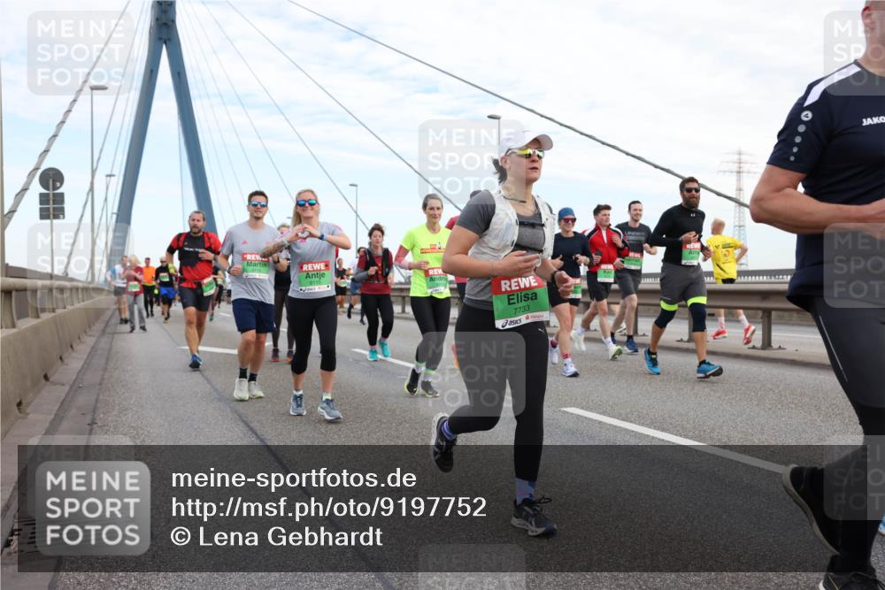 03.10.2025 - Köhlbrandbrückenlauf Lena Gebhardt http://msf.ph/oto/9197752 03.10.2025 15:32:16 Position 1 7733 meine-sportfotos.de