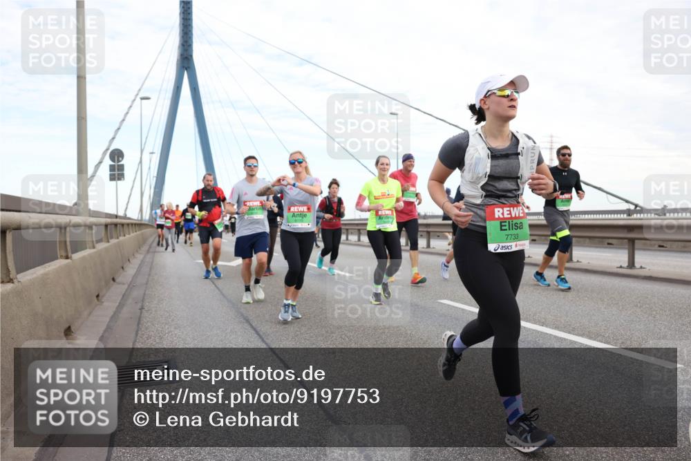 03.10.2025 - Köhlbrandbrückenlauf Lena Gebhardt http://msf.ph/oto/9197753 03.10.2025 15:32:17 Position 1 8115, 7733 meine-sportfotos.de