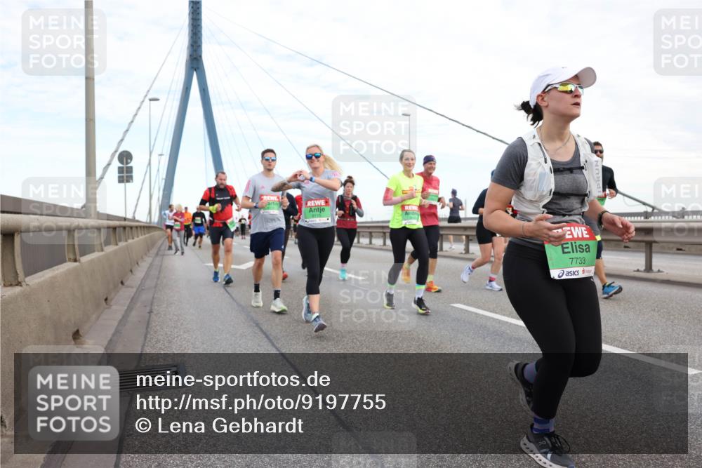 03.10.2025 - Köhlbrandbrückenlauf Lena Gebhardt http://msf.ph/oto/9197755 03.10.2025 15:32:17 Position 1 7733 meine-sportfotos.de