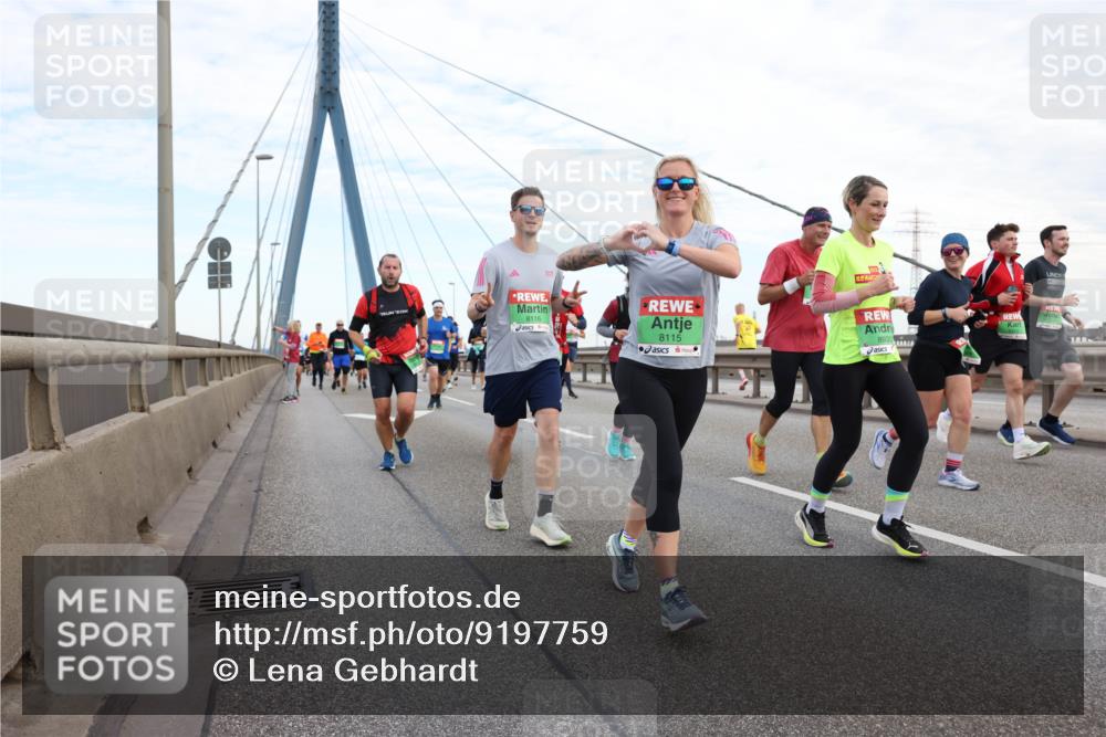 03.10.2025 - Köhlbrandbrückenlauf Lena Gebhardt http://msf.ph/oto/9197759 03.10.2025 15:32:18 Position 1 8116, 8115, 893 meine-sportfotos.de