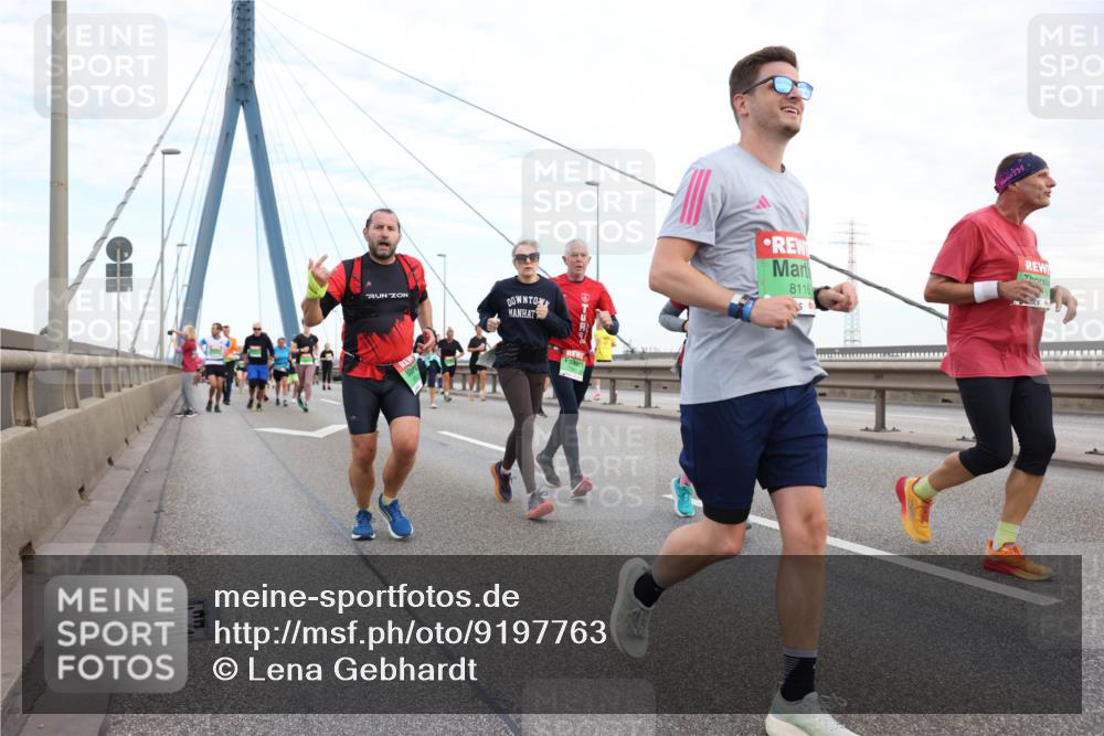 03.10.2025 - Köhlbrandbrückenlauf Lena Gebhardt http://msf.ph/oto/9197763 03.10.2025 15:32:18 Position 1 8116 meine-sportfotos.de