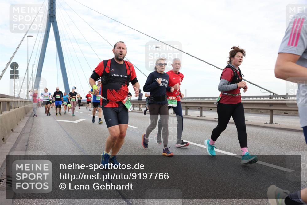 03.10.2025 - Köhlbrandbrückenlauf Lena Gebhardt http://msf.ph/oto/9197766 03.10.2025 15:32:19 Position 1  meine-sportfotos.de