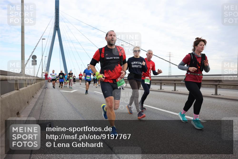03.10.2025 - Köhlbrandbrückenlauf Lena Gebhardt http://msf.ph/oto/9197767 03.10.2025 15:32:19 Position 1 8003 meine-sportfotos.de