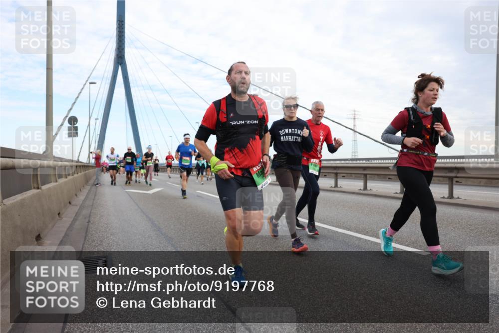 03.10.2025 - Köhlbrandbrückenlauf Lena Gebhardt http://msf.ph/oto/9197768 03.10.2025 15:32:19 Position 1  meine-sportfotos.de
