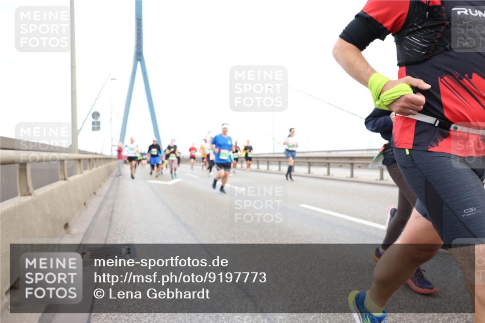 03.10.2025 - Köhlbrandbrückenlauf Lena Gebhardt http://msf.ph/oto/9197773 03.10.2025 15:32:20 Position 1 6 meine-sportfotos.de