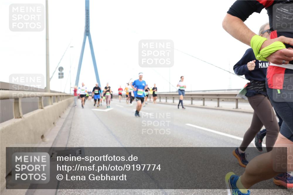 03.10.2025 - Köhlbrandbrückenlauf Lena Gebhardt http://msf.ph/oto/9197774 03.10.2025 15:32:20 Position 1  meine-sportfotos.de