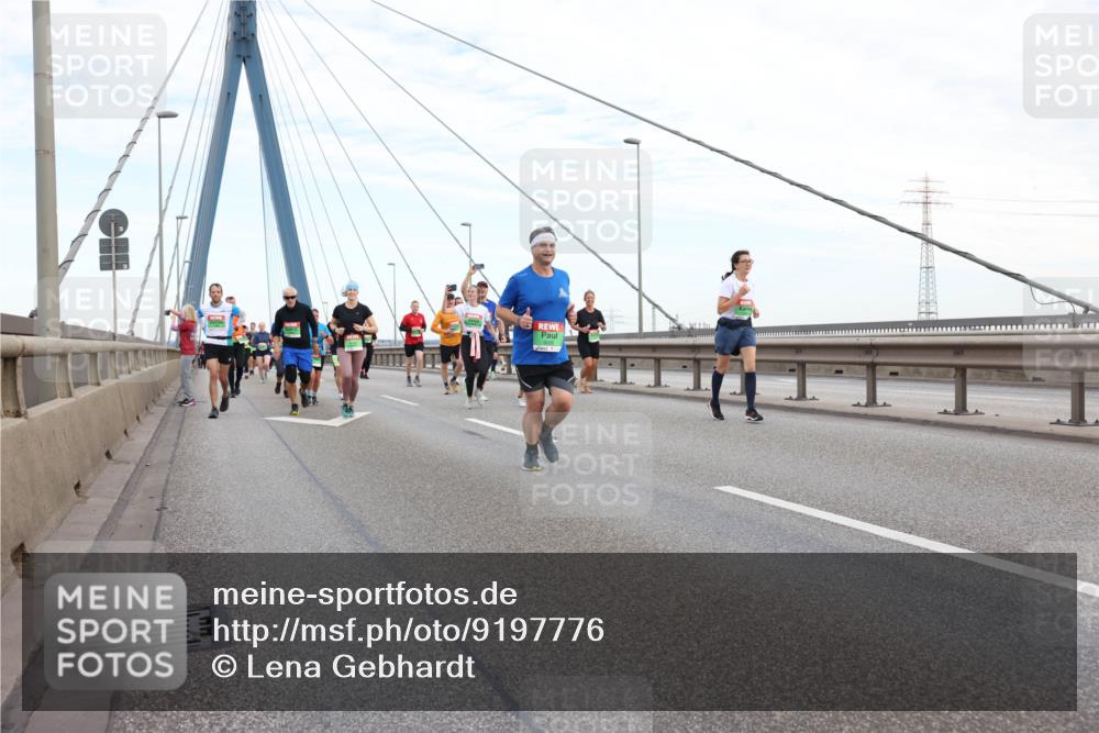03.10.2025 - Köhlbrandbrückenlauf Lena Gebhardt http://msf.ph/oto/9197776 03.10.2025 15:32:20 Position 1  meine-sportfotos.de