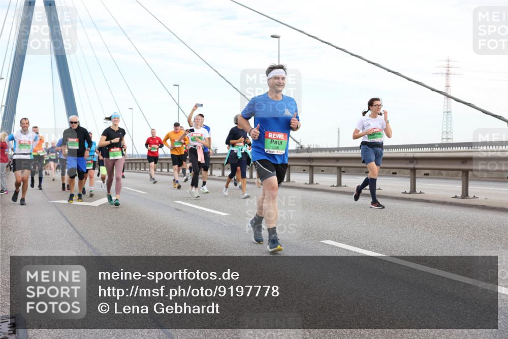 03.10.2025 - Köhlbrandbrückenlauf Lena Gebhardt http://msf.ph/oto/9197778 03.10.2025 15:32:21 Position 1 9326 meine-sportfotos.de
